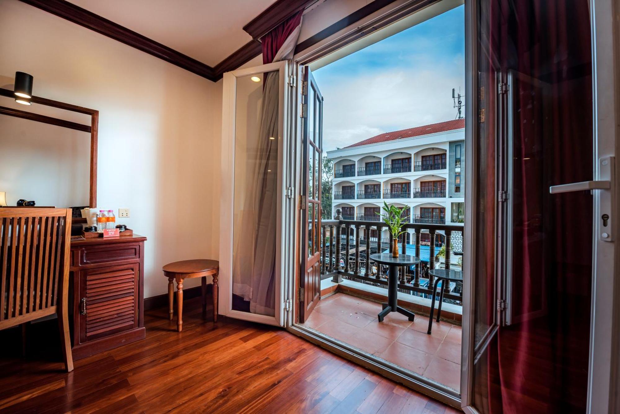 The Suite By Royal Crown Hotel Сиемрип Экстерьер фото