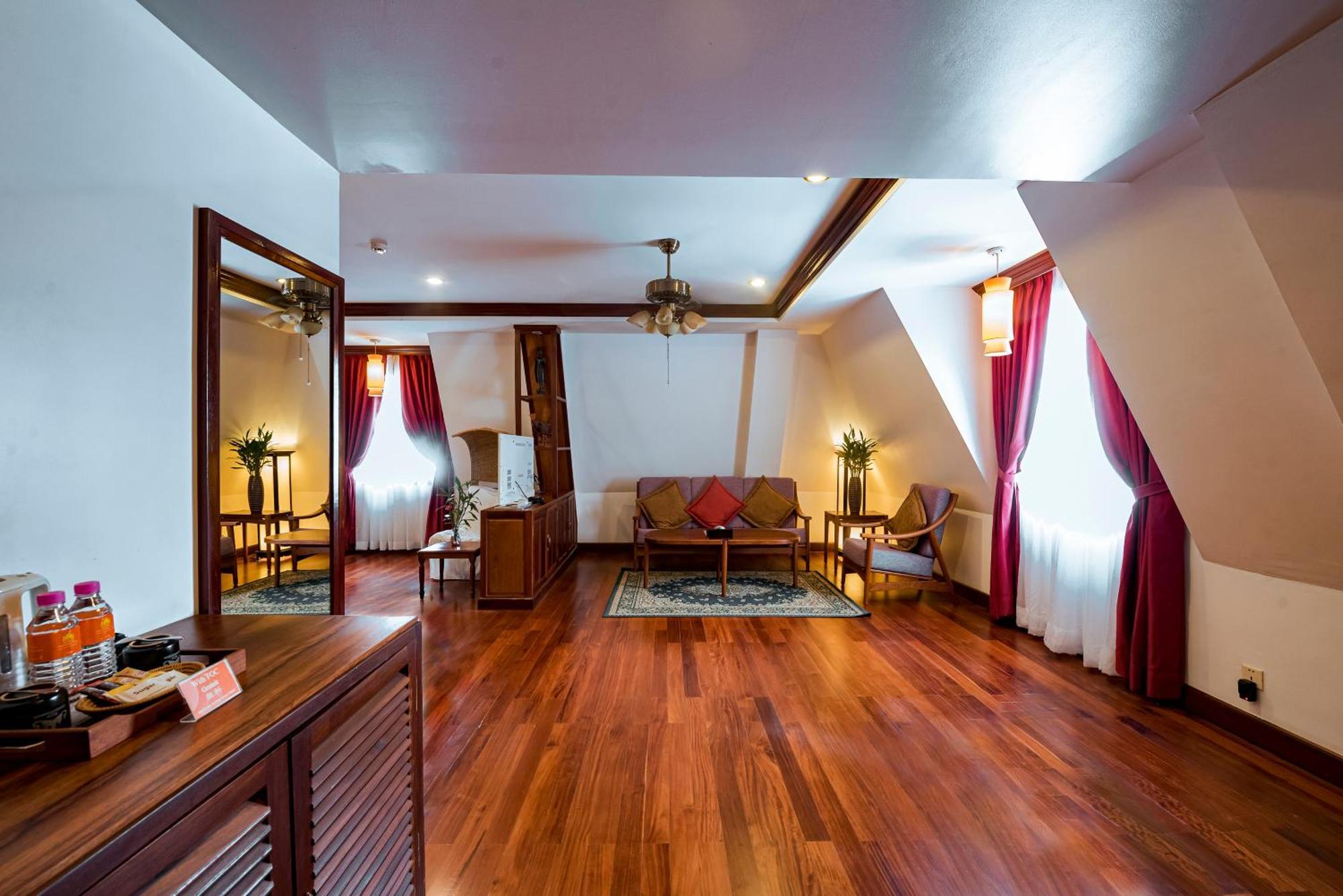 The Suite By Royal Crown Hotel Сиемрип Экстерьер фото